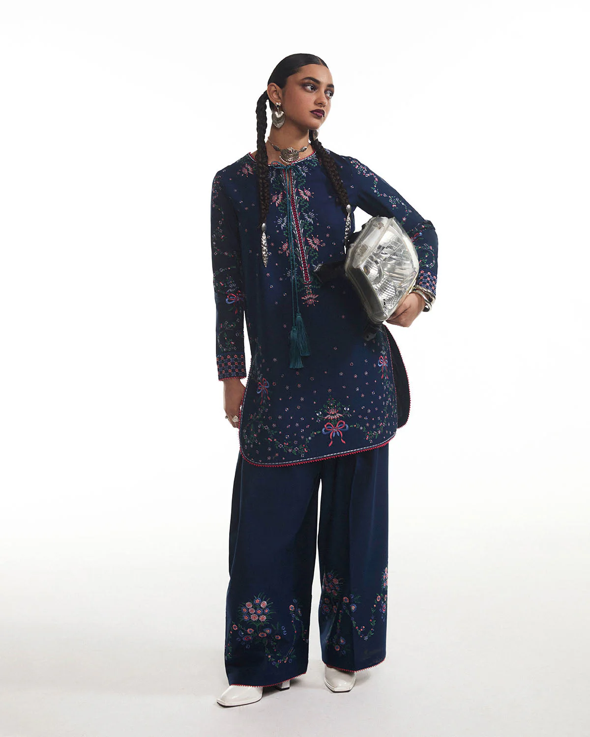 Leela - Image 5